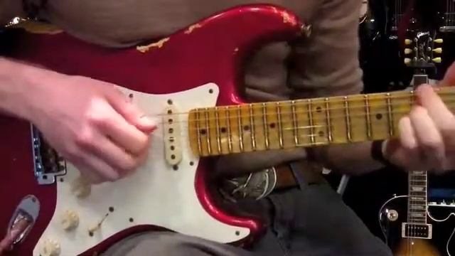 Fender Custom Shop '56 Heavy Relic Strat Candy Apple Red смотреть онлайн