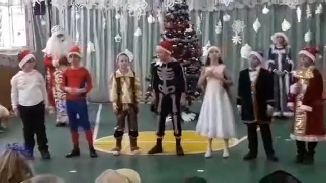 Ёлка в школе, песенка на английском смотреть онлайн
