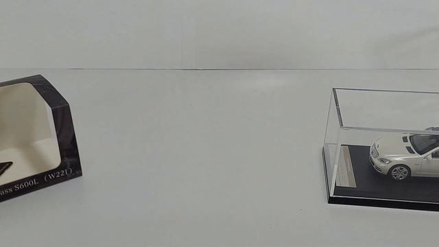 Diecast 1/64 Motor Helix Mercedes Benz S600L W221 смотреть онлайн