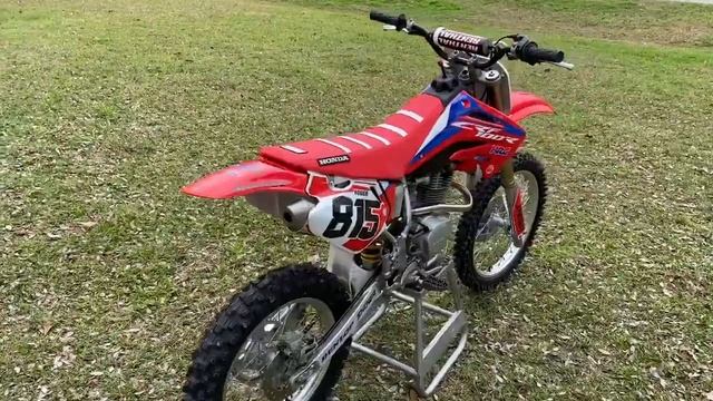 Her Honda CRF100R! Perfect Honda playbike! смотреть онлайн