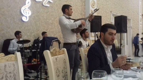 Elçin Ağayev( milli saz yaniğ kərəmi)