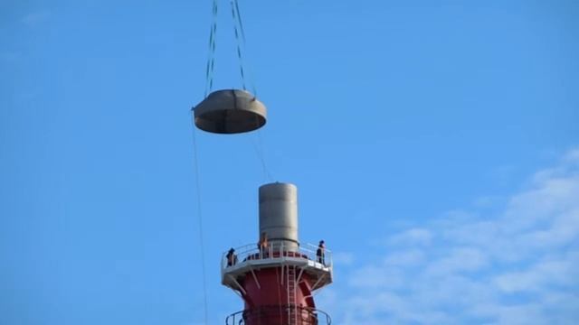 Каспийский завод листового стекла Завершающий этап монтажа дымовой трубы смотреть онлайн