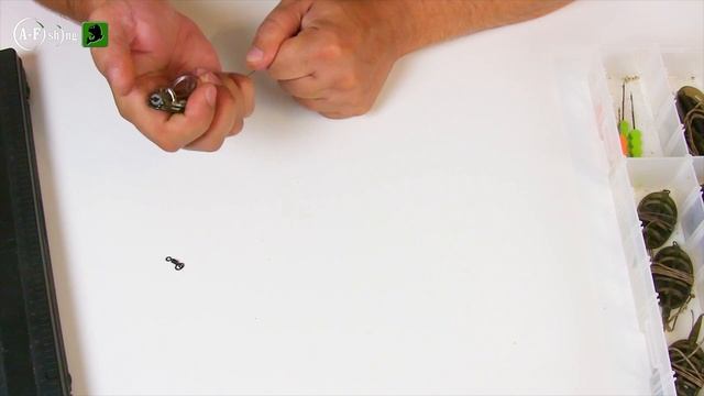 О кормушках для ФЛЕТ МЕТОД фидера и о способах подачи прикормки смотреть онлайн