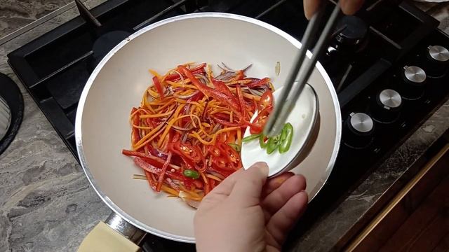 Вок: Фунчоза с мясом, грибами и сочными овощами! смотреть онлайн