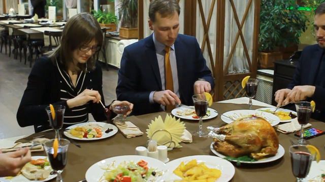 День благодарения в ресторане Шаляпин смотреть онлайн