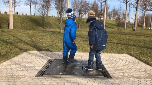 ВЛОГ: Едем с Матвеем за покупками. Играем в парке. смотреть онлайн
