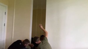 Установка зеркал на стену за 5 минут