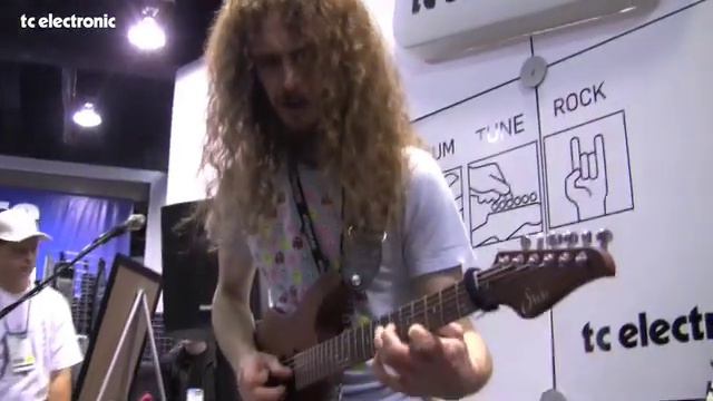 Guthrie Govan - plays "Waves" Live смотреть онлайн