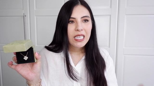 Van Cleef & Arpels Unboxing-My First VCA Piece! смотреть онлайн
