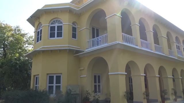 I Spent the NIGHT in a HAUNTED PALACE | Spirit Box Session! смотреть онлайн