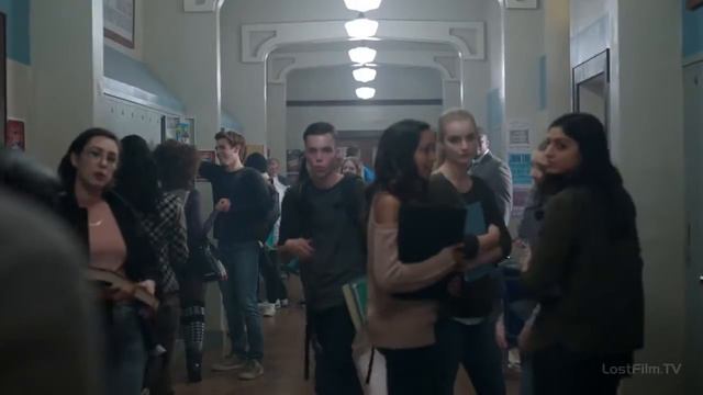 Вероника теперь в кошечках Крутая походка по коридору школы смотреть онлайн