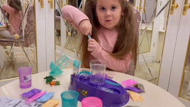 ФАБРИКА СЛАЙМОВ ДОМА / SLIME FACTORY / YOUTUBE KIDS ADELE PLAYS смотреть онлайн
