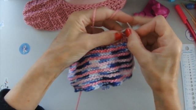 МАСТЕР КЛАСС УРОКИ ВЯЗАНИЯ СТИЛЬНЫЕ СЛЕДОЧКИ ТАПОЧКИ НА 2 СПИЦАХ ОДНИМ ПОЛОТНОМ BENNIE | ХАНИ И АНH смотреть онлайн