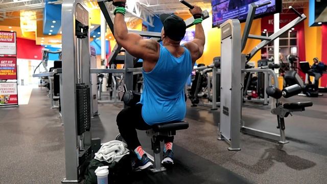 DAY 19 - BUILDING MUSCLE OVER 50 (BACK & BICEPS) смотреть онлайн
