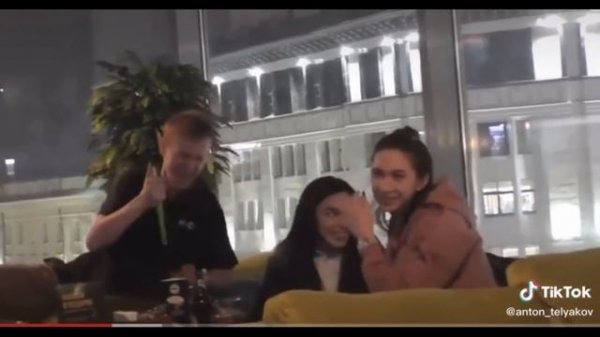 АНТОН ТЕЛЯКОВ ЛУЧШИЕ ПРАНКИ / ВОРКУТИНСКИЙ ТАКСУЕТ / ВОЗЬМИ СВЕТ / ВЫНОСИТ МОЗГ ПРОХОЖИМ