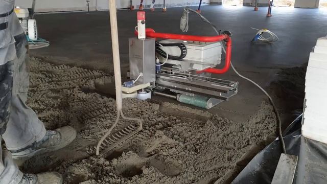 Clapa Floor Master Robot type 130 - automatic floor screeding смотреть онлайн
