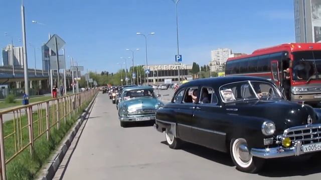 Парад ретро автомобилей в ТРК ЕВРОПА СИТИ МОЛЛ смотреть онлайн