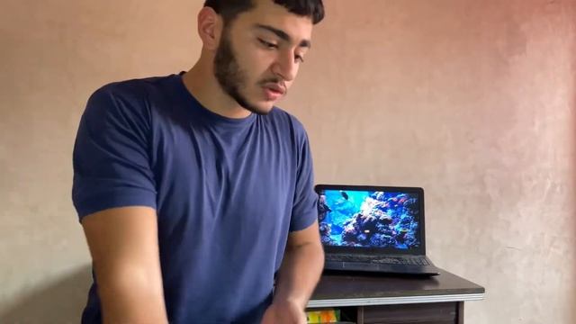 dakchi li kay3jbk VS dakchi li khask dir ? смотреть онлайн