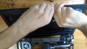 Замена шлейфа матрицы у ноутбука, Разборка Lenovo G 505
