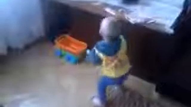 Наш сынулька 1,5года жить без танцев не может. смотреть онлайн