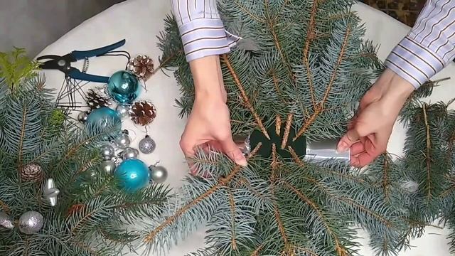 Новогодняя композиция из живых еловых веток своими руками смотреть онлайн