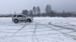 Ford Escape 2009 USA в снегу 2