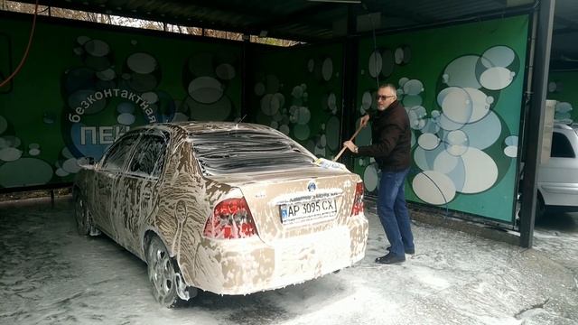 Как помыть самому машину на мойке, дёшево и быстро. смотреть онлайн