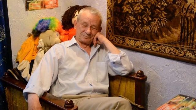 В гостях у клоуна Нафталина пасечник с 30 летним стажем Владимир Васильевич Спасибо смотреть онлайн