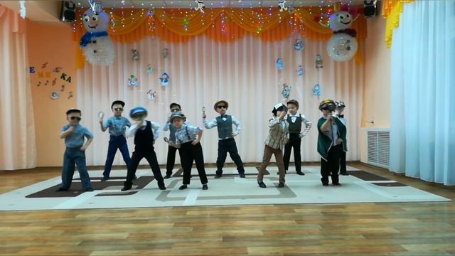 Детский сад 37, группа Капельки. Танец "На поиски нового года" смотреть онлайн