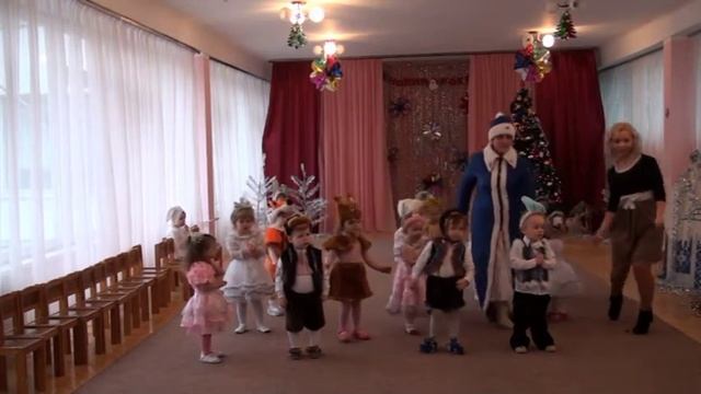 Новогодний утренник смотреть онлайн