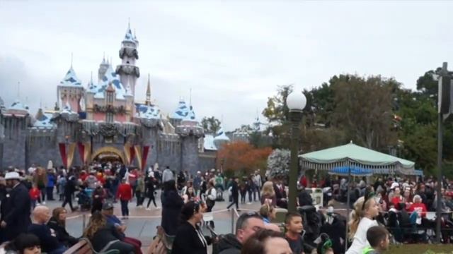 Disneyland Resort VIP Tour | Dec 2019 Vlog | Erika DeOcampo смотреть онлайн