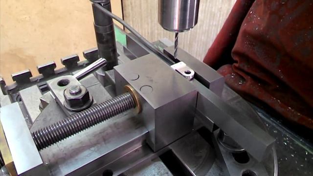 Уроки фрезерования, как сверлить отверстия смотреть онлайн
