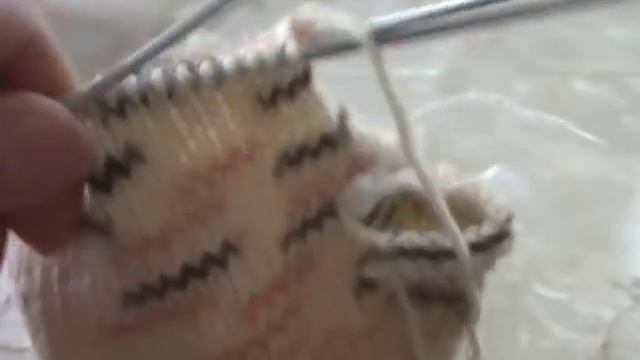 Перчатки. Вязание на спицах. How to Knit Gloves spokes смотреть онлайн