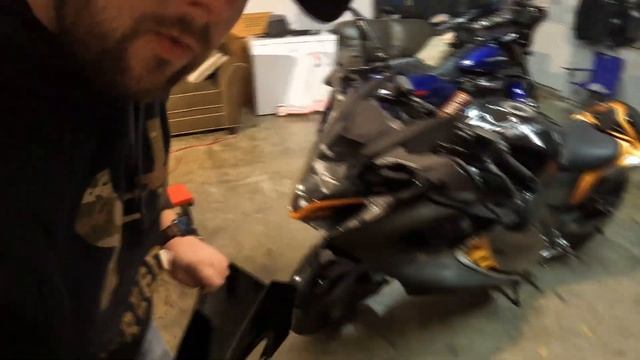 Gen 3 Hayabusa | how to install/Replace Windshield смотреть онлайн