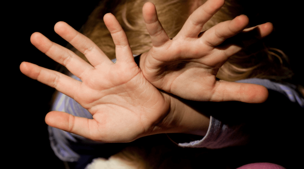 В Казани воспитатель детсада ударила ребенка из-за кашля смотреть онлайн