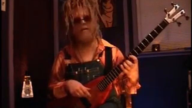 Dreadlock Dave ~ Piccolo Bass Solo смотреть онлайн