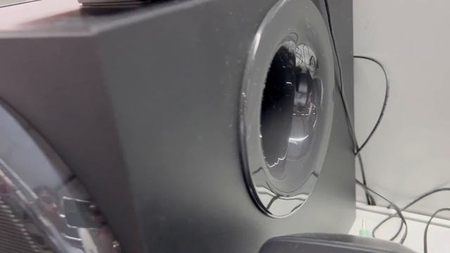 Best Speaker System? | Logitech Z906 смотреть онлайн