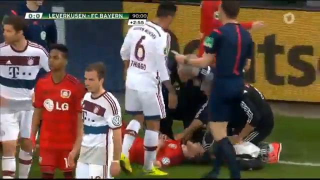Thiago Alcantara Injures Stefan Kiessling | Bayer 04 Leverkusen - FC Bayern München 08/04/2015 смотреть онлайн