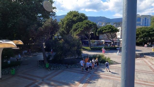 ПУСТАЯ Ялта, ПУСТЫЕ пляжи, ЧИСТОЕ море. Ялта - РАЙ на земле в сезоне 2023 смотреть онлайн