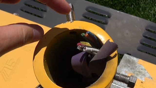 What's inside a Stop Light? смотреть онлайн