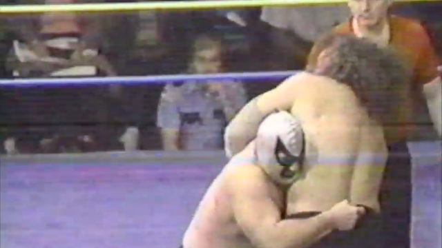 LEN DENTON (The Grappler) vs. BRUISER BRODY смотреть онлайн