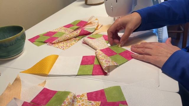 How to Make an English Garden Table Runner ✿ Easy Quilted Sewing Tutorial ✿ Diamond Patchwork Squar смотреть онлайн