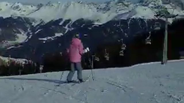 Маруся поехала на горных лыжах)) смотреть онлайн