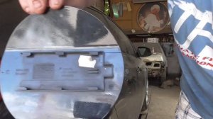 как снять лючок бензобака опель астра.
