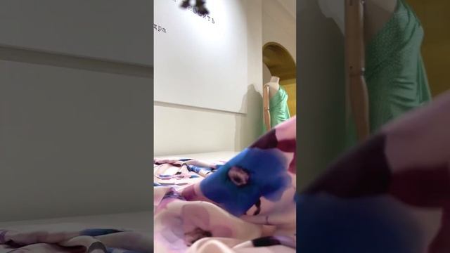 Потрясающий шелковый атлас для пошива летних платьев! #мода #тренды #стиль #ткани #тканиврозницу смотреть онлайн