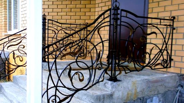 Кованые перила на крыльце из бетона установка металла на входе в дом смотреть онлайн