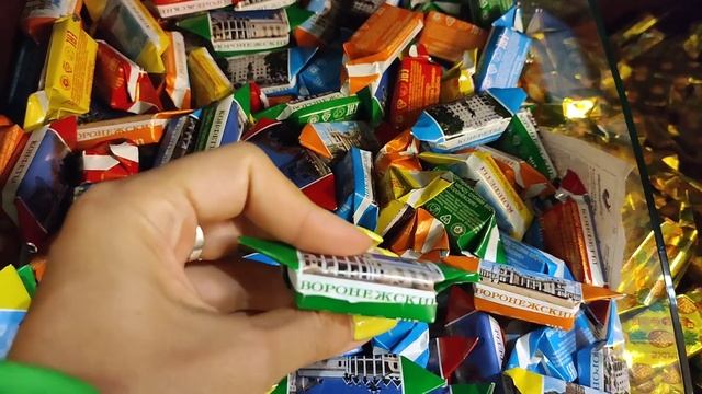 Зашли в магазин Рот-Фронт при фабрике, а там конфеты из разных городов России смотреть онлайн
