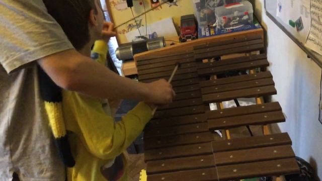 4 hands xylophone playing fun смотреть онлайн