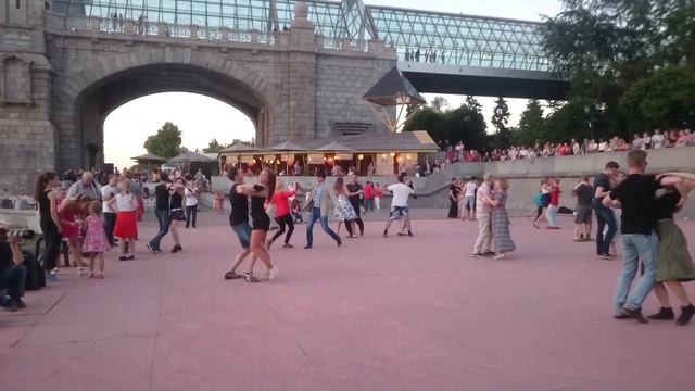Венский вальс - Open air - Бальные танцы в Парке Горького, Москва, июль 2018 смотреть онлайн