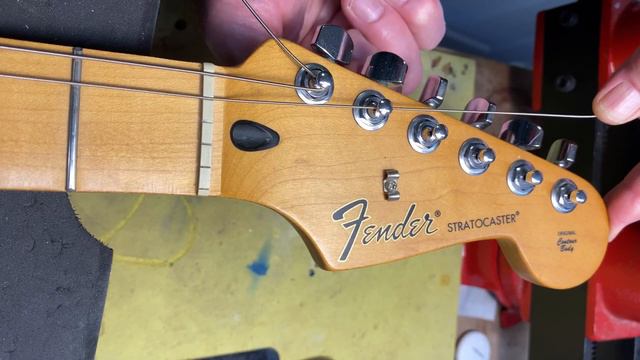 Installing Strings With Locking Tuners смотреть онлайн